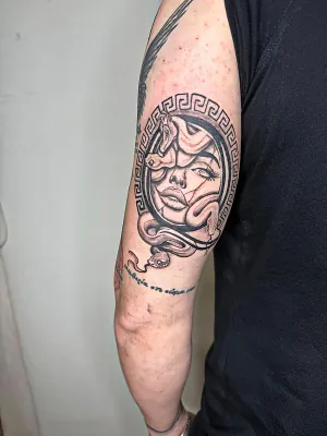 Medusa dövmesi · üst kol · Dövme Ankaram