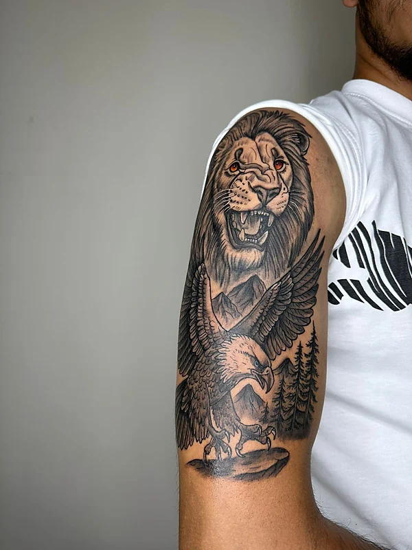 Aslan ve kartal dövmesi · omuz · kol